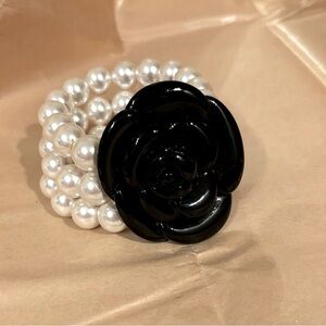 PERFECT ACCENT STRETCH BRACELET TO WEAR WITH BLACK AND WHITE